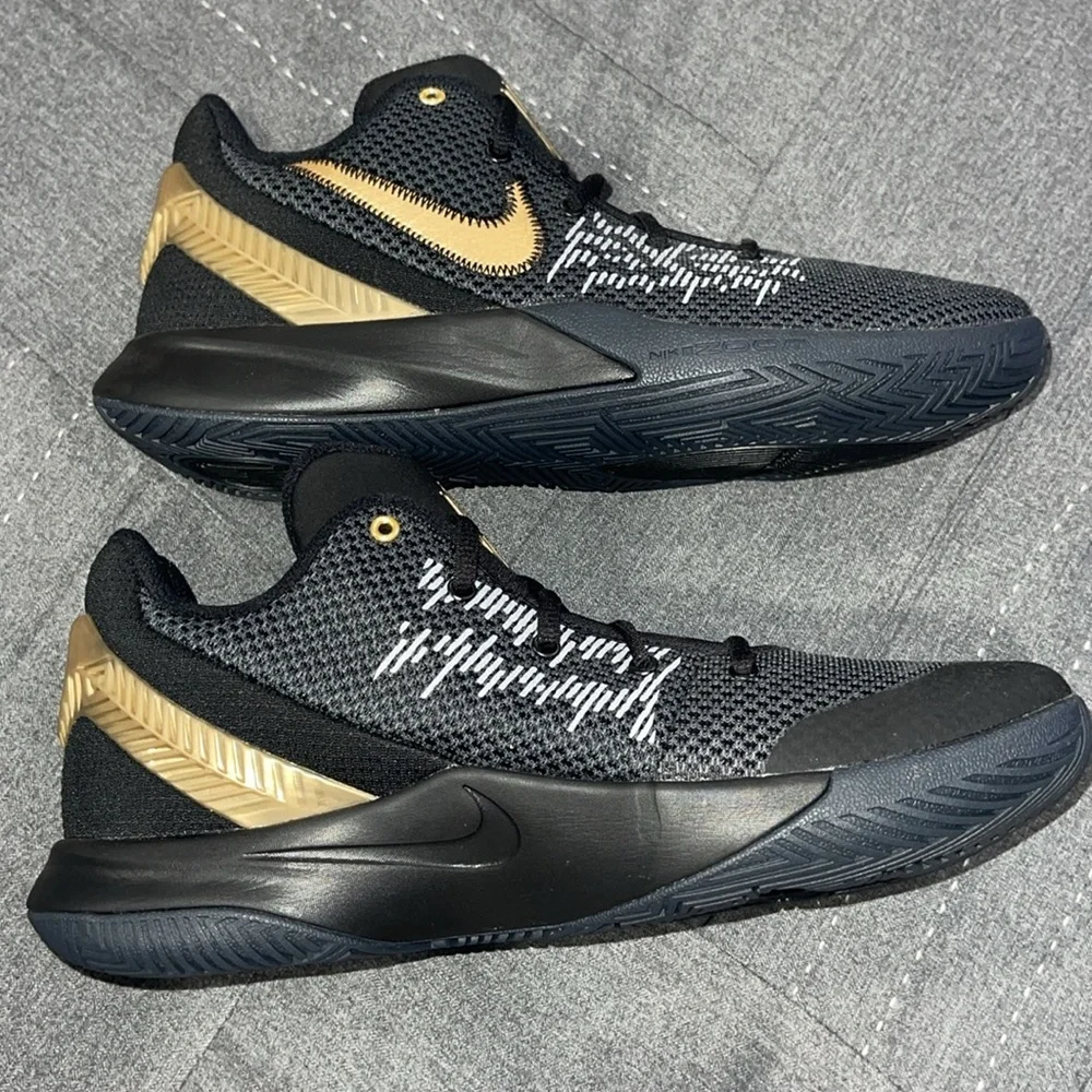 Nike KYRIE FLY TRAP ZOOM BLACK & GOLD Men’s 9.  NEVER WORN. NEW NO BOX - Picture 3 of 8